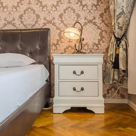 Deluxe Cismigiu Park Apartment