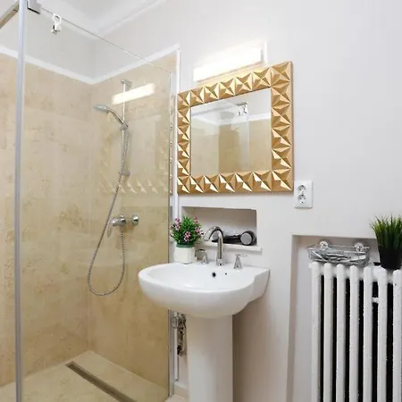 Deluxe Cismigiu Park Apartment